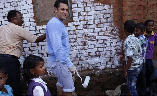 सलमान ने छेड़ा स्वच्छता अभियान, आमिर को किया नॉमिनेट