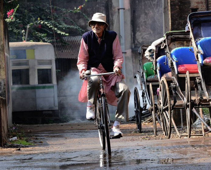 जब कोलकाता में बिग बी ने चलाई साइकिल