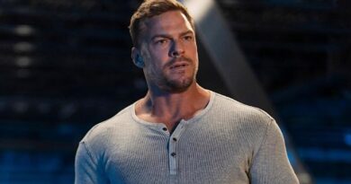 Alan Ritchson: रीचर एक्टर को बड़ी राहत, नया वीडियो सबूत सामने आने के बाद पुलिस ने बंद किया पड़ोसी संग मारपीट का केस