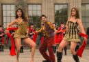 Chunnari Chunnari Song: विवादों के बाद रिलीज हुआ ‘है जवानी तो इश्क होना है’ का गाना, सुनिए और 90s में लौट जाइए!