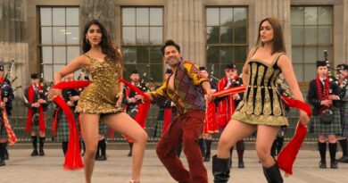 Chunnari Chunnari Song: विवादों के बाद रिलीज हुआ ‘है जवानी तो इश्क होना है’ का गाना, सुनिए और 90s में लौट जाइए! Chunnari Chunnari Song: विवादों के बाद रिलीज हुआ ‘है जवानी तो इश्क होना है’ का गाना, सुनिए और 90s में लौट जाइए!